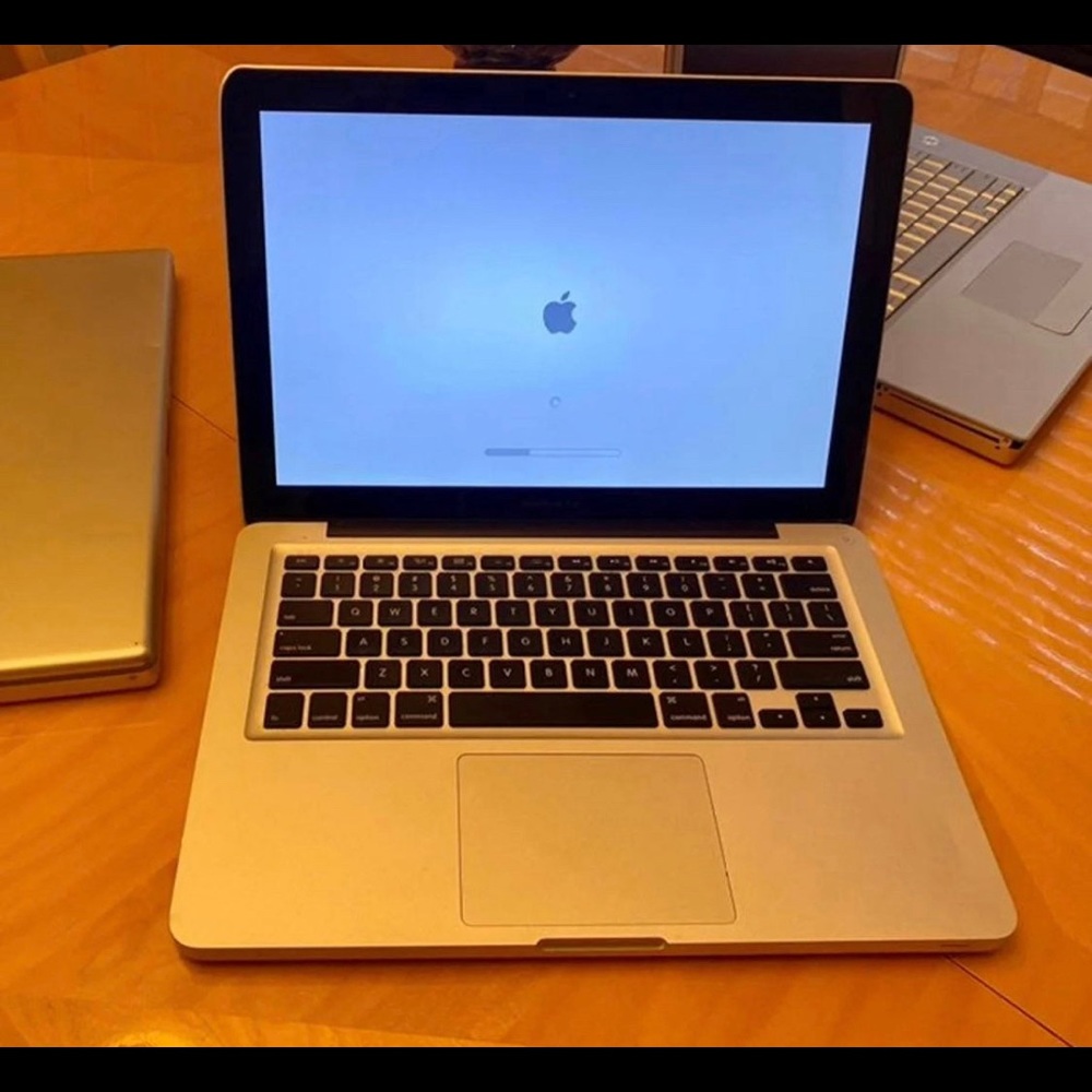 Apple MacBook